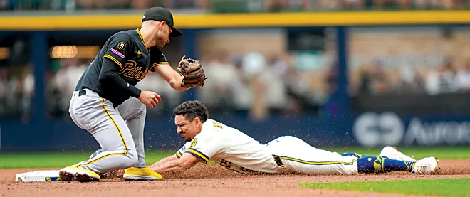 Bucs drop third straight to first-place Brewers